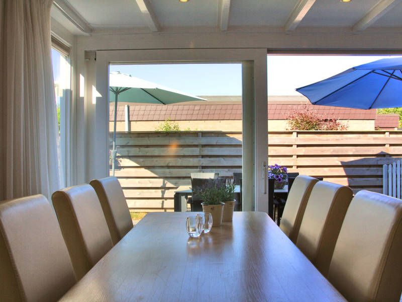 Eetafel 6 stoelen Vakantiehuis de Blenck Callantsoog